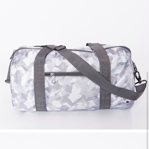 State Bags x Soulcycle Felix Gray Camo Print Duffel Bag NWT - Picture 2 of 4
